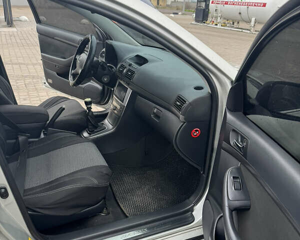 Тойота Авенсис, объемом двигателя 2.2 л и пробегом 250 тыс. км за 5600 $, фото 8 на Automoto.ua