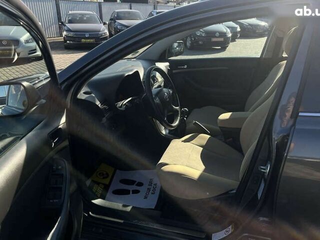 Тойота Авенсис, объемом двигателя 2.2 л и пробегом 224 тыс. км за 8100 $, фото 14 на Automoto.ua