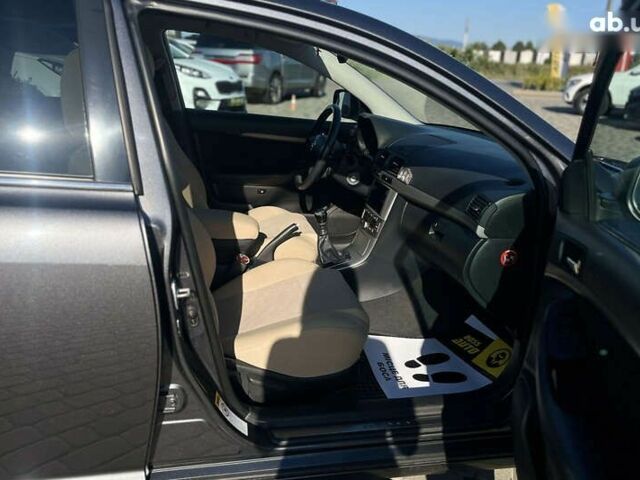 Тойота Авенсис, объемом двигателя 2.2 л и пробегом 224 тыс. км за 8100 $, фото 12 на Automoto.ua