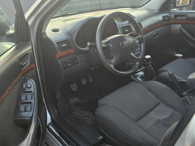 Тойота Авенсис, объемом двигателя 2.2 л и пробегом 300 тыс. км за 2900 $, фото 4 на Automoto.ua