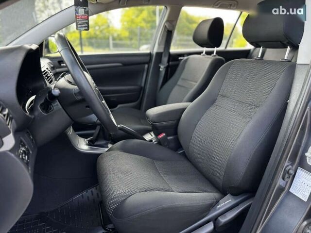 Тойота Авенсис, объемом двигателя 1.8 л и пробегом 219 тыс. км за 7000 $, фото 22 на Automoto.ua