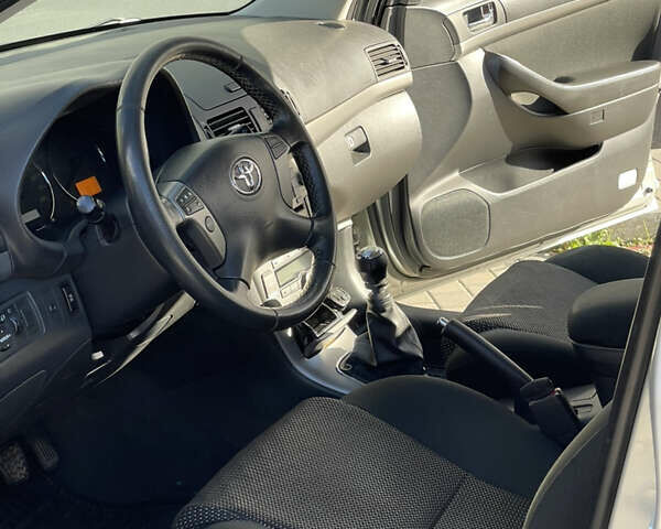 Тойота Авенсис, объемом двигателя 2.2 л и пробегом 268 тыс. км за 7600 $, фото 31 на Automoto.ua