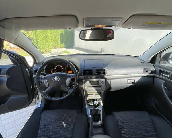 Тойота Авенсис, объемом двигателя 2.2 л и пробегом 268 тыс. км за 7600 $, фото 28 на Automoto.ua