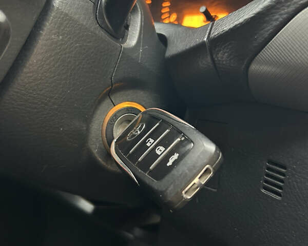 Тойота Авенсис, объемом двигателя 2.2 л и пробегом 320 тыс. км за 6200 $, фото 4 на Automoto.ua