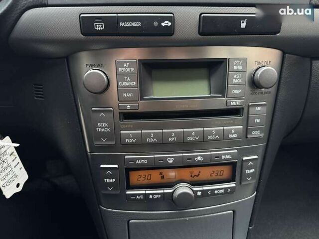 Тойота Авенсис, объемом двигателя 1.8 л и пробегом 229 тыс. км за 6500 $, фото 27 на Automoto.ua