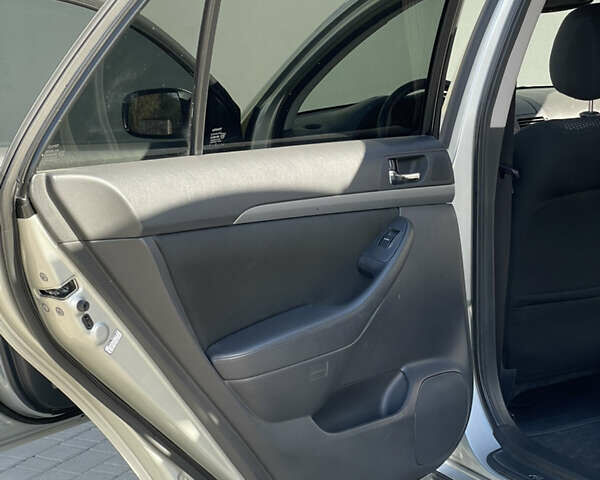 Тойота Авенсис, объемом двигателя 2.2 л и пробегом 268 тыс. км за 7600 $, фото 35 на Automoto.ua