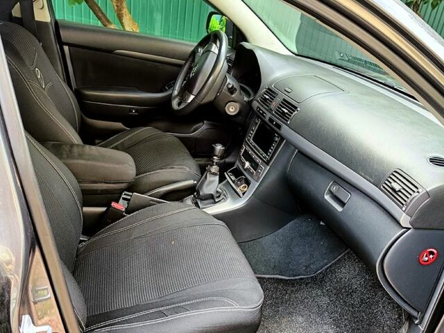 Тойота Авенсіс, об'ємом двигуна 2.2 л та пробігом 255 тис. км за 6000 $, фото 2 на Automoto.ua