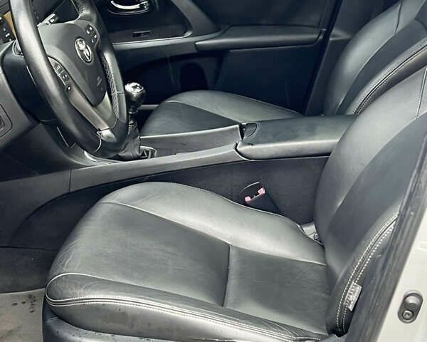 Тойота Авенсис, объемом двигателя 2.2 л и пробегом 210 тыс. км за 9200 $, фото 16 на Automoto.ua