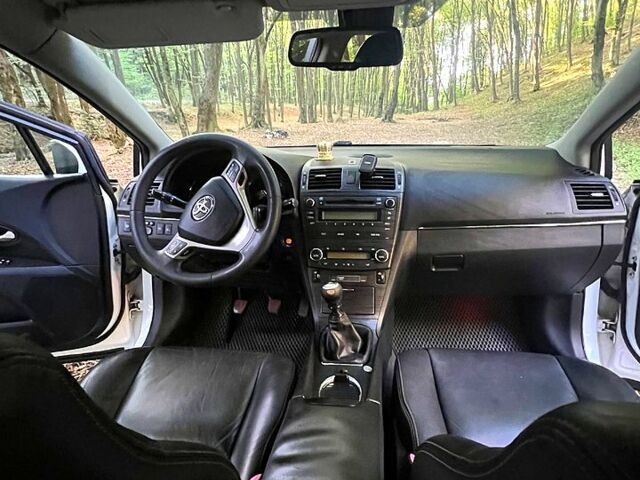 Тойота Авенсіс, об'ємом двигуна 2.2 л та пробігом 214 тис. км за 7500 $, фото 2 на Automoto.ua