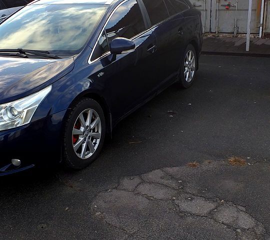 Тойота Авенсис, объемом двигателя 2.2 л и пробегом 260 тыс. км за 8800 $, фото 1 на Automoto.ua