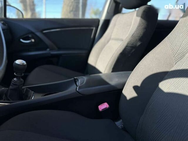 Тойота Авенсис, объемом двигателя 1.6 л и пробегом 272 тыс. км за 8500 $, фото 29 на Automoto.ua