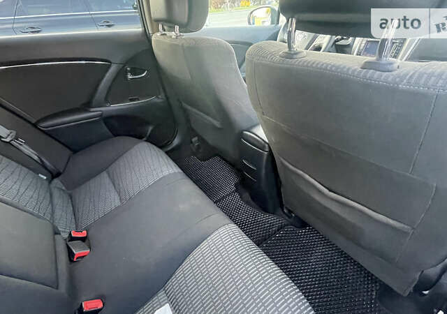 Тойота Авенсіс, об'ємом двигуна 2.23 л та пробігом 302 тис. км за 7700 $, фото 43 на Automoto.ua