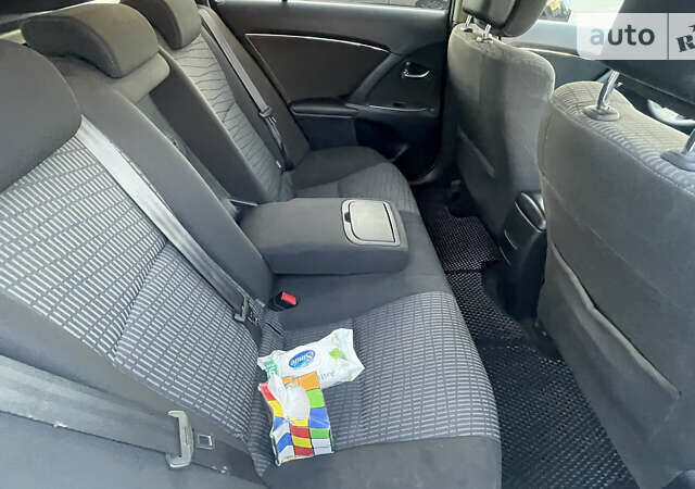 Тойота Авенсіс, об'ємом двигуна 2.23 л та пробігом 302 тис. км за 7700 $, фото 42 на Automoto.ua