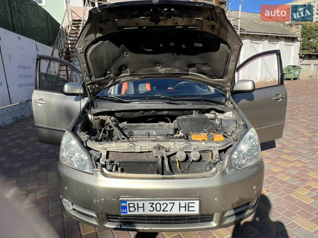 Жовтий Тойота Авенсіс, об'ємом двигуна 2 л та пробігом 305 тис. км за 6300 $, фото 1 на Automoto.ua