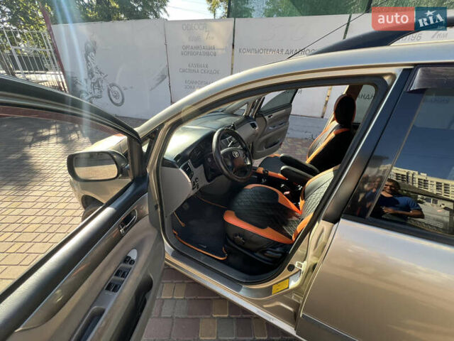 Жовтий Тойота Авенсіс, об'ємом двигуна 2 л та пробігом 305 тис. км за 6300 $, фото 7 на Automoto.ua