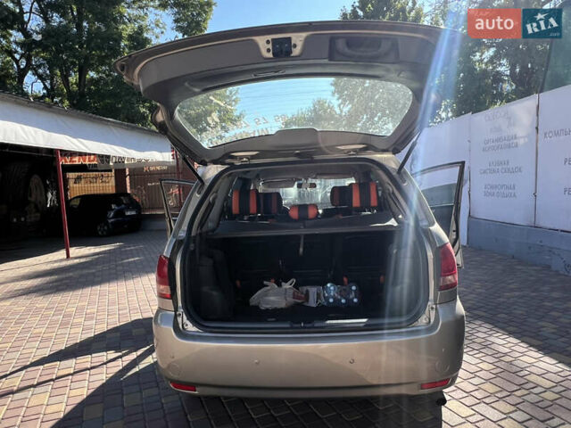 Жовтий Тойота Авенсіс, об'ємом двигуна 2 л та пробігом 305 тис. км за 6300 $, фото 4 на Automoto.ua