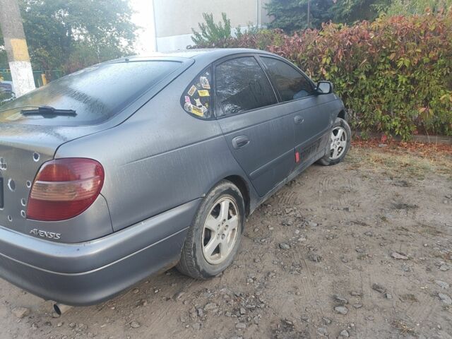 Серый Тойота Авенсис, объемом двигателя 2 л и пробегом 350 тыс. км за 2400 $, фото 2 на Automoto.ua