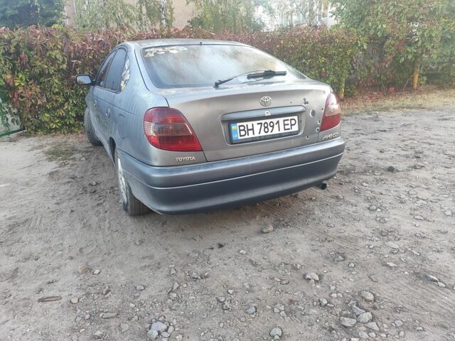 Серый Тойота Авенсис, объемом двигателя 2 л и пробегом 350 тыс. км за 2400 $, фото 1 на Automoto.ua