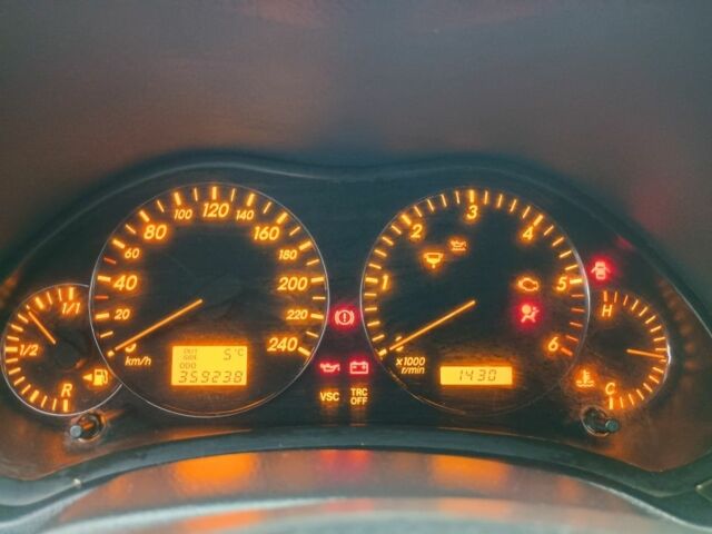 Серый Тойота Авенсис, объемом двигателя 2 л и пробегом 350 тыс. км за 5000 $, фото 10 на Automoto.ua