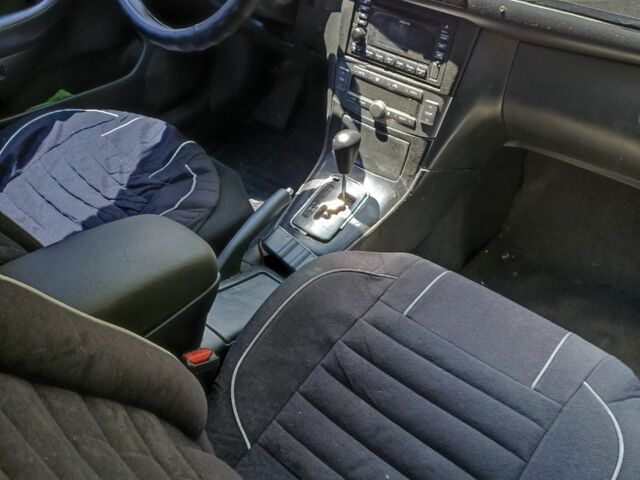 Серый Тойота Авенсис, объемом двигателя 2 л и пробегом 427 тыс. км за 2000 $, фото 2 на Automoto.ua