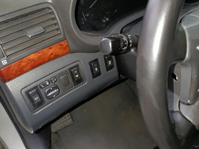 Серый Тойота Авенсис, объемом двигателя 2 л и пробегом 470 тыс. км за 5000 $, фото 3 на Automoto.ua