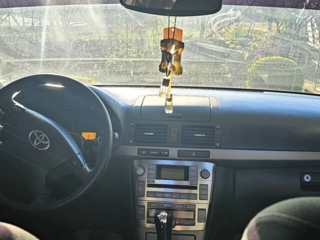 Сірий Тойота Авенсіс, об'ємом двигуна 2 л та пробігом 312 тис. км за 6000 $, фото 4 на Automoto.ua