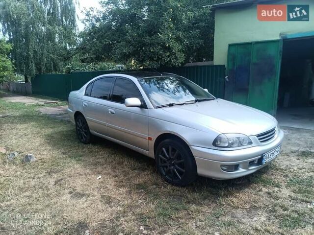 Серый Тойота Авенсис, объемом двигателя 1.76 л и пробегом 450 тыс. км за 3800 $, фото 3 на Automoto.ua