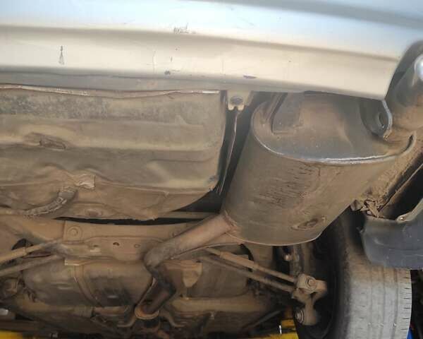 Серый Тойота Авенсис, объемом двигателя 1.76 л и пробегом 350 тыс. км за 3499 $, фото 17 на Automoto.ua