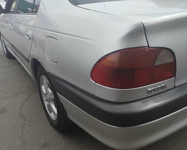 Серый Тойота Авенсис, объемом двигателя 1.76 л и пробегом 350 тыс. км за 3499 $, фото 9 на Automoto.ua