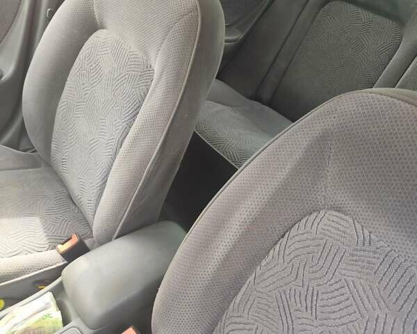 Серый Тойота Авенсис, объемом двигателя 1.76 л и пробегом 350 тыс. км за 3499 $, фото 6 на Automoto.ua