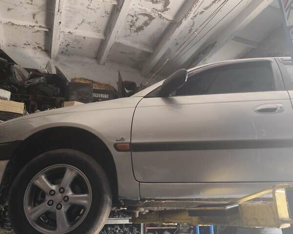 Серый Тойота Авенсис, объемом двигателя 1.76 л и пробегом 350 тыс. км за 3499 $, фото 18 на Automoto.ua