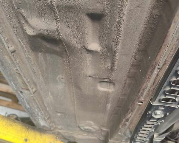 Серый Тойота Авенсис, объемом двигателя 1.76 л и пробегом 350 тыс. км за 3499 $, фото 12 на Automoto.ua