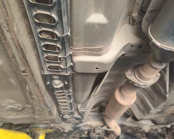 Серый Тойота Авенсис, объемом двигателя 1.76 л и пробегом 350 тыс. км за 3499 $, фото 11 на Automoto.ua