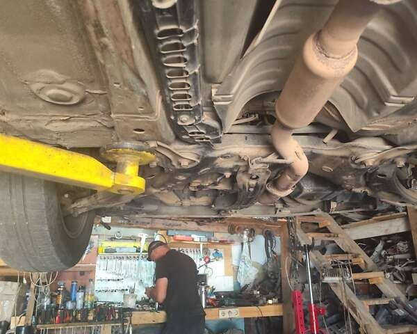 Серый Тойота Авенсис, объемом двигателя 1.76 л и пробегом 350 тыс. км за 3499 $, фото 14 на Automoto.ua