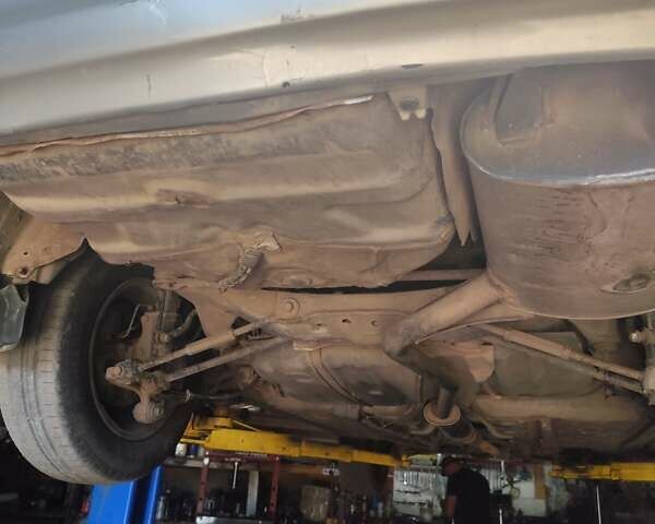 Серый Тойота Авенсис, объемом двигателя 1.76 л и пробегом 350 тыс. км за 3499 $, фото 13 на Automoto.ua