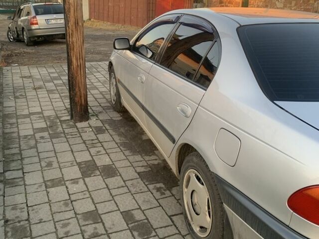 Серый Тойота Авенсис, объемом двигателя 1.6 л и пробегом 400 тыс. км за 3000 $, фото 2 на Automoto.ua