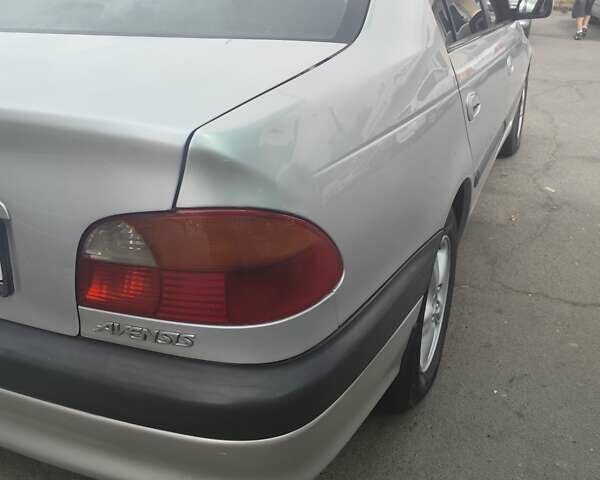 Серый Тойота Авенсис, объемом двигателя 1.76 л и пробегом 350 тыс. км за 3499 $, фото 2 на Automoto.ua