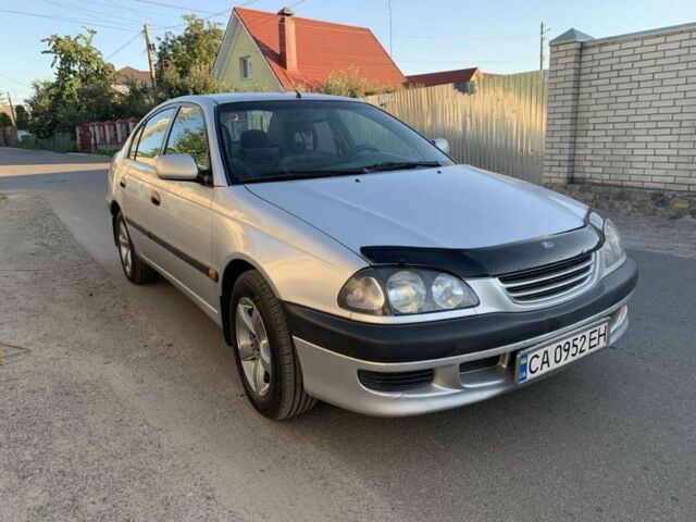 Серый Тойота Авенсис, объемом двигателя 1.8 л и пробегом 217 тыс. км за 3800 $, фото 1 на Automoto.ua