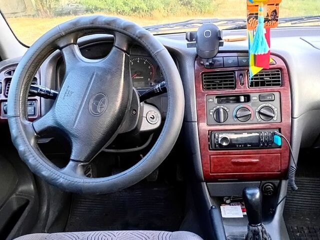 Серый Тойота Авенсис, объемом двигателя 1.8 л и пробегом 425 тыс. км за 3500 $, фото 2 на Automoto.ua