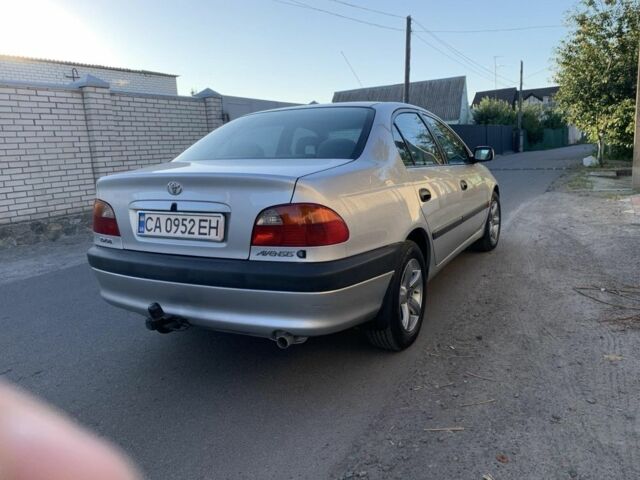 Серый Тойота Авенсис, объемом двигателя 1.8 л и пробегом 217 тыс. км за 3800 $, фото 3 на Automoto.ua