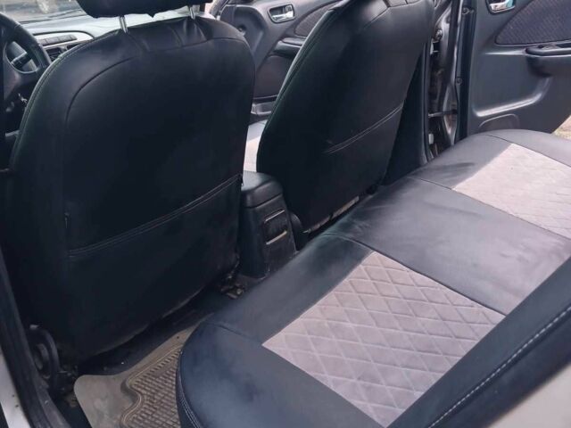 Серый Тойота Авенсис, объемом двигателя 2 л и пробегом 376 тыс. км за 2610 $, фото 5 на Automoto.ua