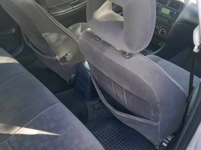 Сірий Тойота Авенсіс, об'ємом двигуна 1.8 л та пробігом 250 тис. км за 4100 $, фото 6 на Automoto.ua