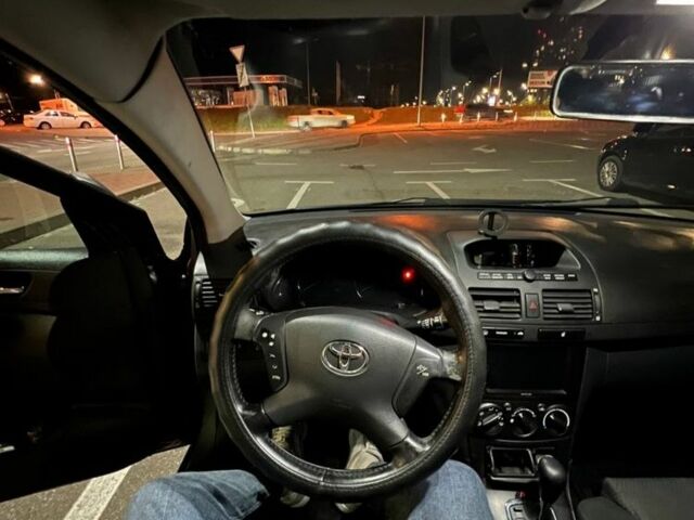 Серый Тойота Авенсис, объемом двигателя 1.8 л и пробегом 305 тыс. км за 5000 $, фото 3 на Automoto.ua