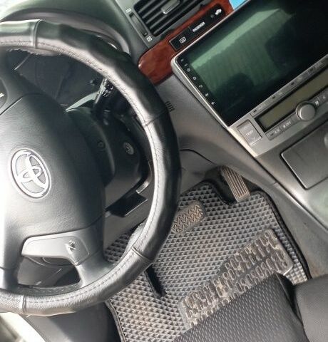 Серый Тойота Авенсис, объемом двигателя 2 л и пробегом 111 тыс. км за 4713 $, фото 7 на Automoto.ua