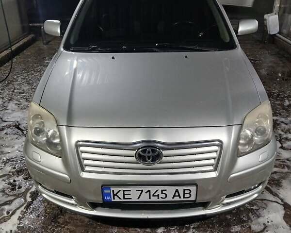 Серый Тойота Авенсис, объемом двигателя 2 л и пробегом 246 тыс. км за 5300 $, фото 1 на Automoto.ua