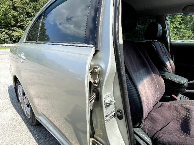 Серый Тойота Авенсис, объемом двигателя 1.8 л и пробегом 235 тыс. км за 5180 $, фото 7 на Automoto.ua