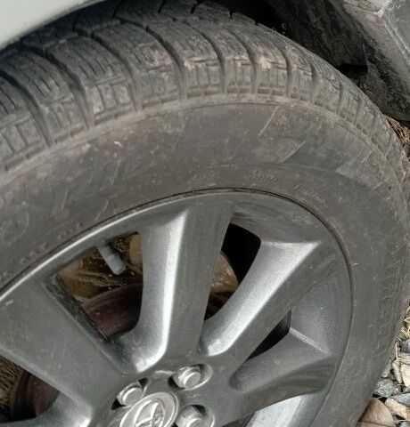 Серый Тойота Авенсис, объемом двигателя 2 л и пробегом 111 тыс. км за 4713 $, фото 3 на Automoto.ua