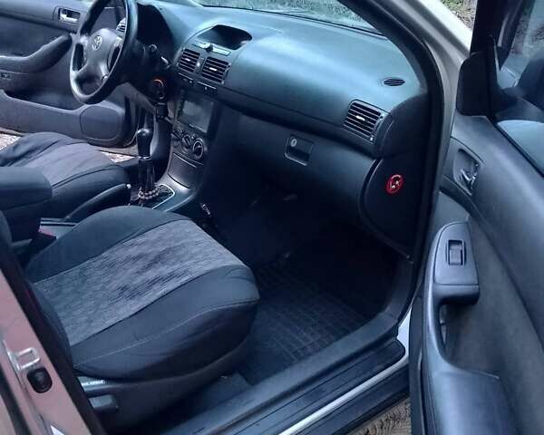 Серый Тойота Авенсис, объемом двигателя 1.8 л и пробегом 427 тыс. км за 4200 $, фото 21 на Automoto.ua