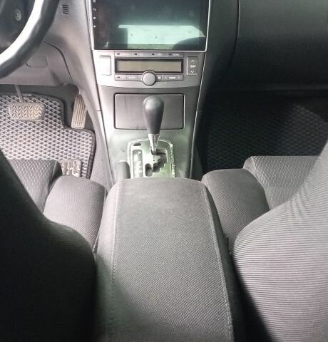 Серый Тойота Авенсис, объемом двигателя 2 л и пробегом 111 тыс. км за 4713 $, фото 1 на Automoto.ua