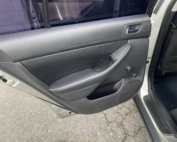 Серый Тойота Авенсис, объемом двигателя 1.6 л и пробегом 301 тыс. км за 4500 $, фото 31 на Automoto.ua